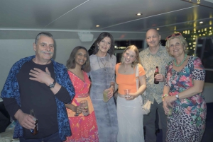 Sydney: Rock N Retro Hits Cruise met buffet & DJ