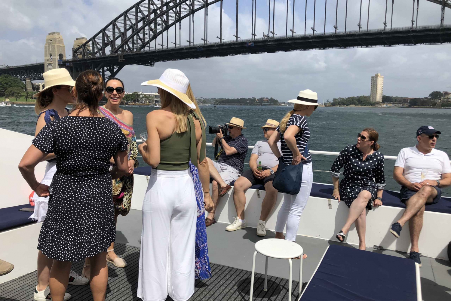 Sydney: Sydney Harbour Cruise with Continental Breakfast