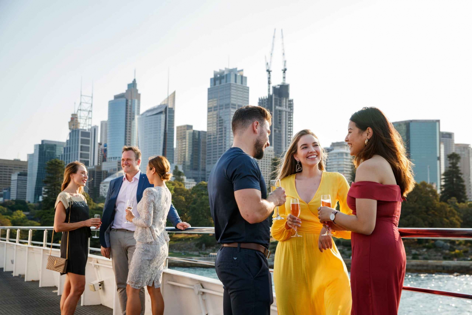 Sydney: Sydney Harbour Cruise with Dining & Champagne