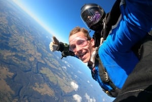 Sydney: Tandem Skydive with Optional Transfers