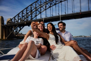 Sydney : Croisière privée sur le port, avec vin, à l'occasion du festival Vivid Festival Lights