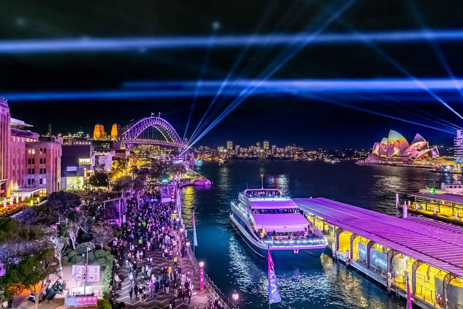 Sydney: Vivid Lights EARLY Harbour Cruise