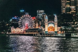 Sydney: Vivid Sydney Harbour Dinner Cruise with Drinks