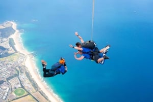 Sydney, Wollongong: skok spadochronowy w tandemie z plaży z wysokości 15 000 stóp