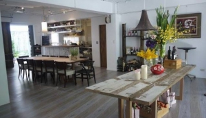 2W Wine & Jewelry Art Space