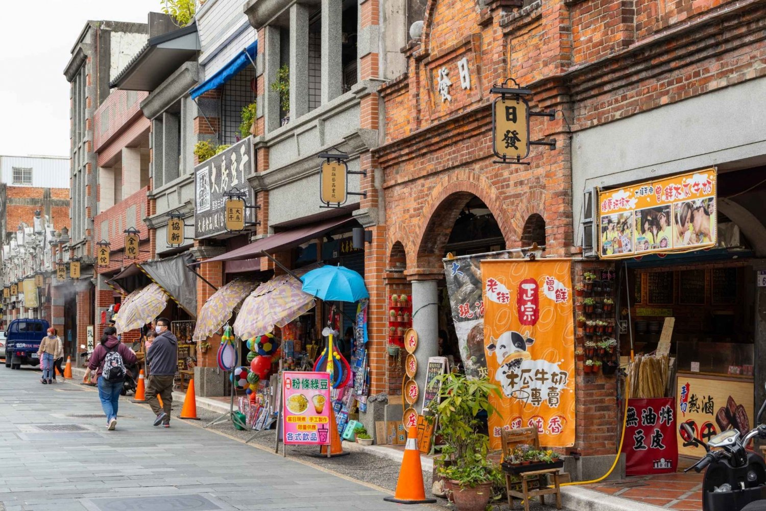 Taipei: Daxi Old Street and Tea Factory, Xiaowulai Day Tour