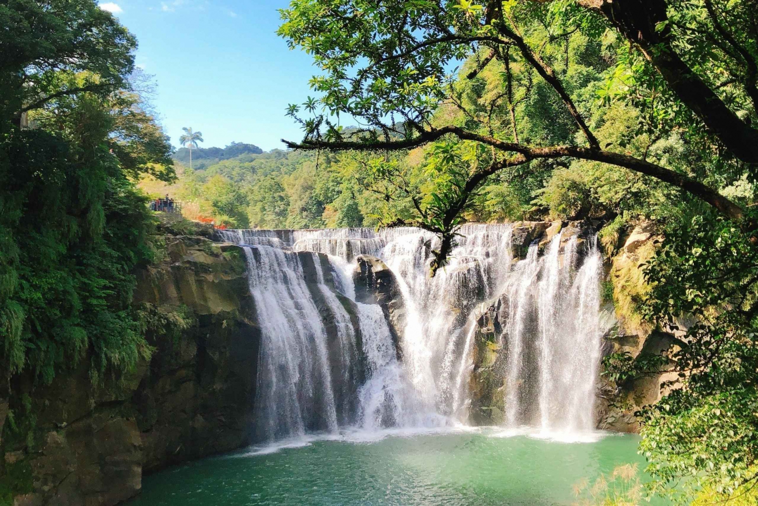 From Taipei: Pingxi Sky Lantern and Shifen Waterfall Tour