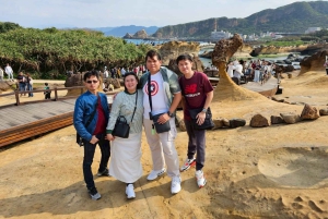 From Taipei: Shifen, Jiufen, and Yehliu Geopark Day Tour