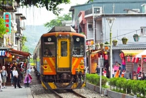 From Taipei: Yehliu, Jiufen, and Pingxi Day Tour