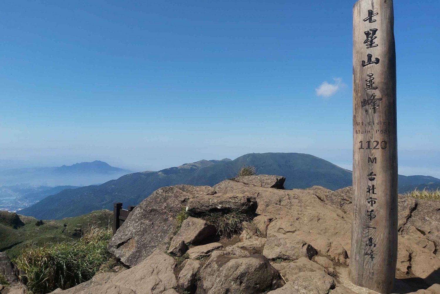 From Taipei: Yangmingshan National Park Hiking Day Tour