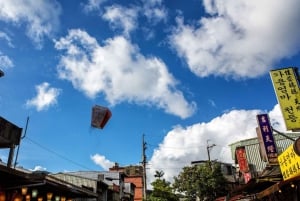 Taipei: Jiufen and Shihfen Half Day Tour