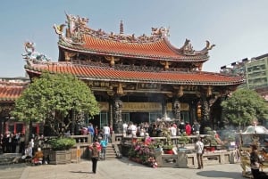 Longshan Temple and Bopiliao Historic Walking Tour