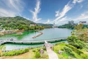Depuis Taichung : Excursion guidée d'une journée au lac Sun Moon et à Qingjing