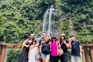 Taipei: 8 horas de tour particular em Wulai com Benz Vito