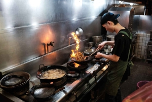 Taipei: Food Tour with Locals & 16+ Flavors (Small Group)