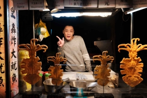 Taipei: Food Tour with Locals & 16+ Flavors (Small Group)