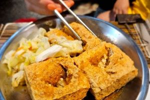 Taipei: Food Tour with Locals & 16+ Flavors (Small Group)