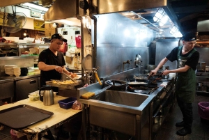 Taipei: Food Tour with Locals & 16+ Flavors (Small Group)