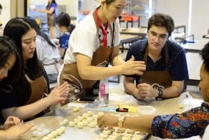 Taipei: Pineapple Cake Workshop & Historical City Tour