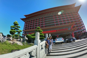 Taipei: Private Day Tour by Car