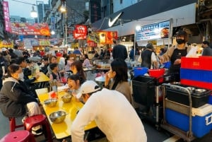 Taipei: Personal Night Market Tour with Food Tasting