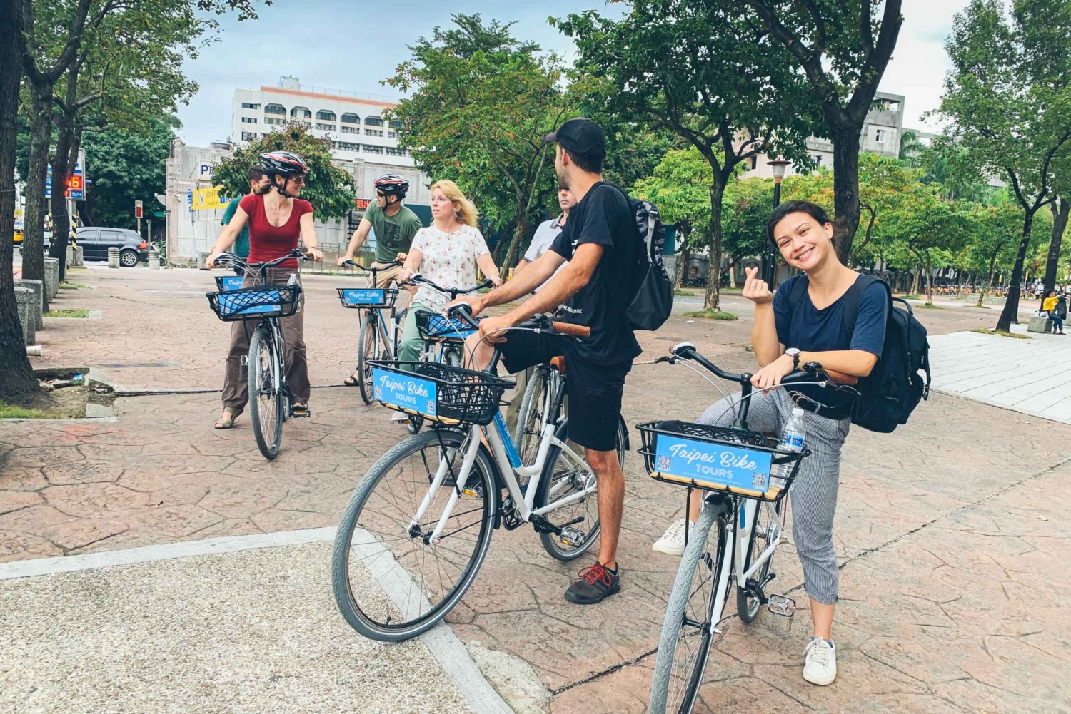 Taipei: Ultimate 8-Hour Cycling City Tour