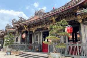 Taipei: Walking Christmas Photography and Shopping Tour