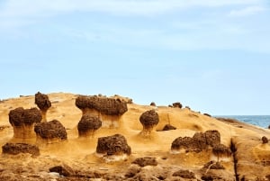 Taipei: Yangmingshan, Shifen, Jiufen & Yehliu Private Tour