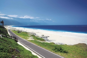 From Taipei: Taroko Gorge Day Tour by Train