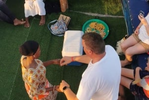 3-godzinny rejs dau o zachodzie słońca na Zanzibarze