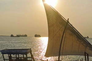 3-godzinny rejs dau o zachodzie słońca na Zanzibarze