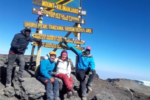 5 päivää Kilimanjaro liittyminen ryhmään Marangun reitin kautta