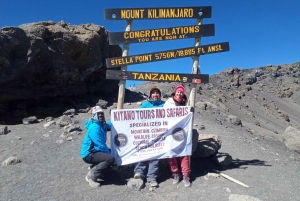 5 dias para você se juntar ao grupo do kilimanjaro pela rota marangu