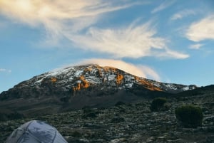 6 päivän Marangu Route Kilimanjaron kiipeilyreitti