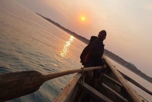 7 jours de trekking dans les parcs nationaux de Gombe et de Mahale et visites locales