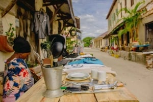 Bagamoyo: explora la histórica ruta del comercio de esclavos y las ruinas de Kaole.