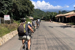 Arusha: Kanotpaddling/kajakpaddling och/eller cykeläventyr (med lunch)