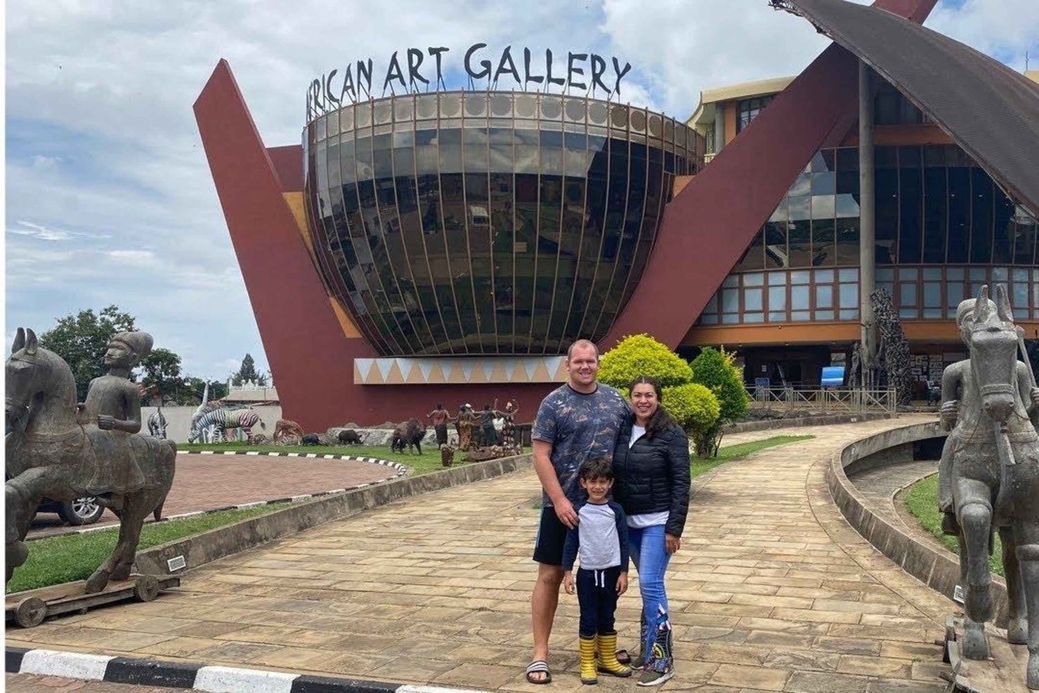 Arusha: Kaupunkikierros lounaalla ja hotellin nouto