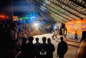 アルーシャ：トゥクトゥクに乗って楽しむ夜の文化と工芸品ツアー