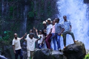 アルーシャ：トゥクトゥクに乗って楽しむ夜の文化と工芸品ツアー