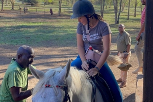 Tour guidato a cavallo di Arusha