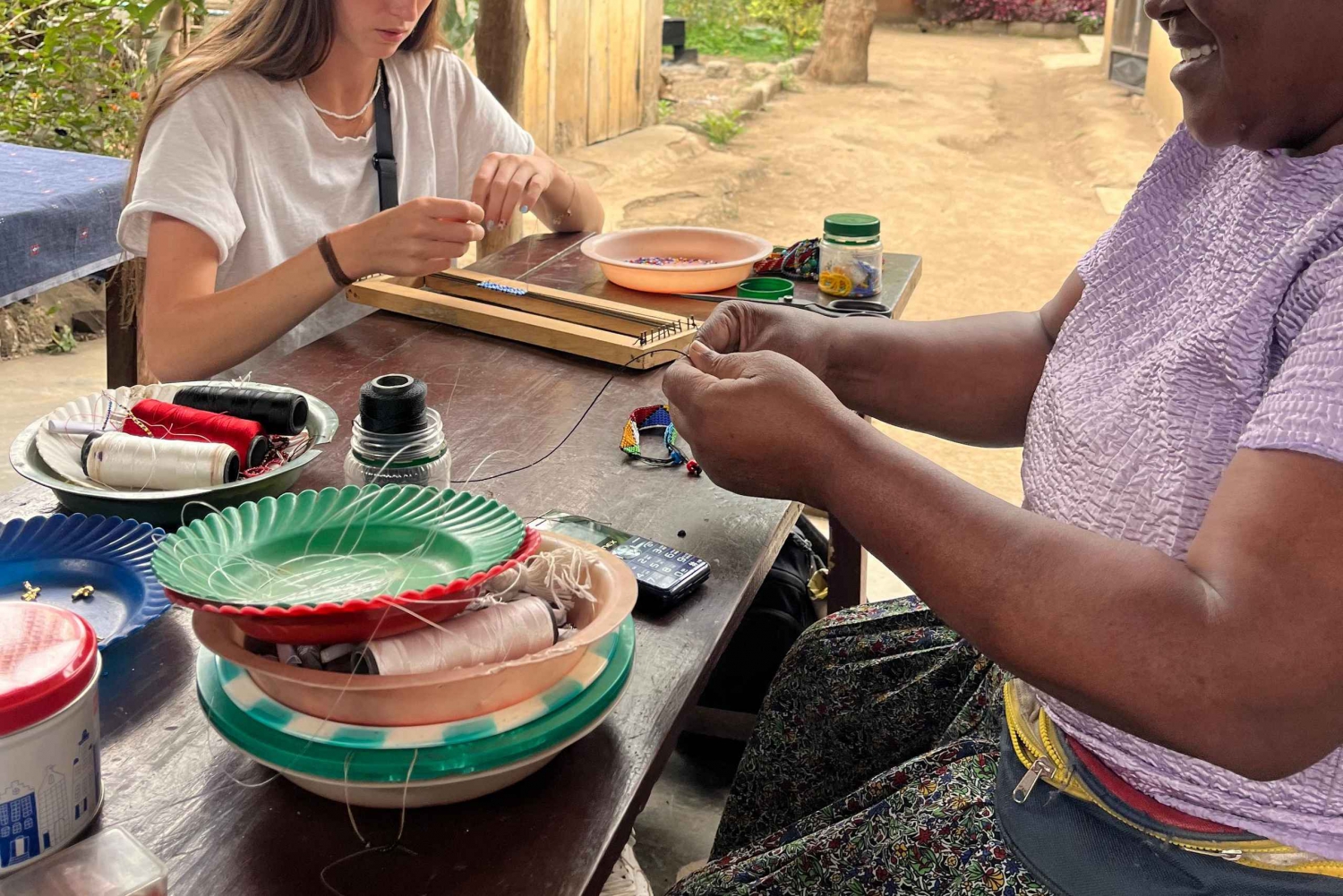 Arusha: Workshop sieraden maken, batikken of weven