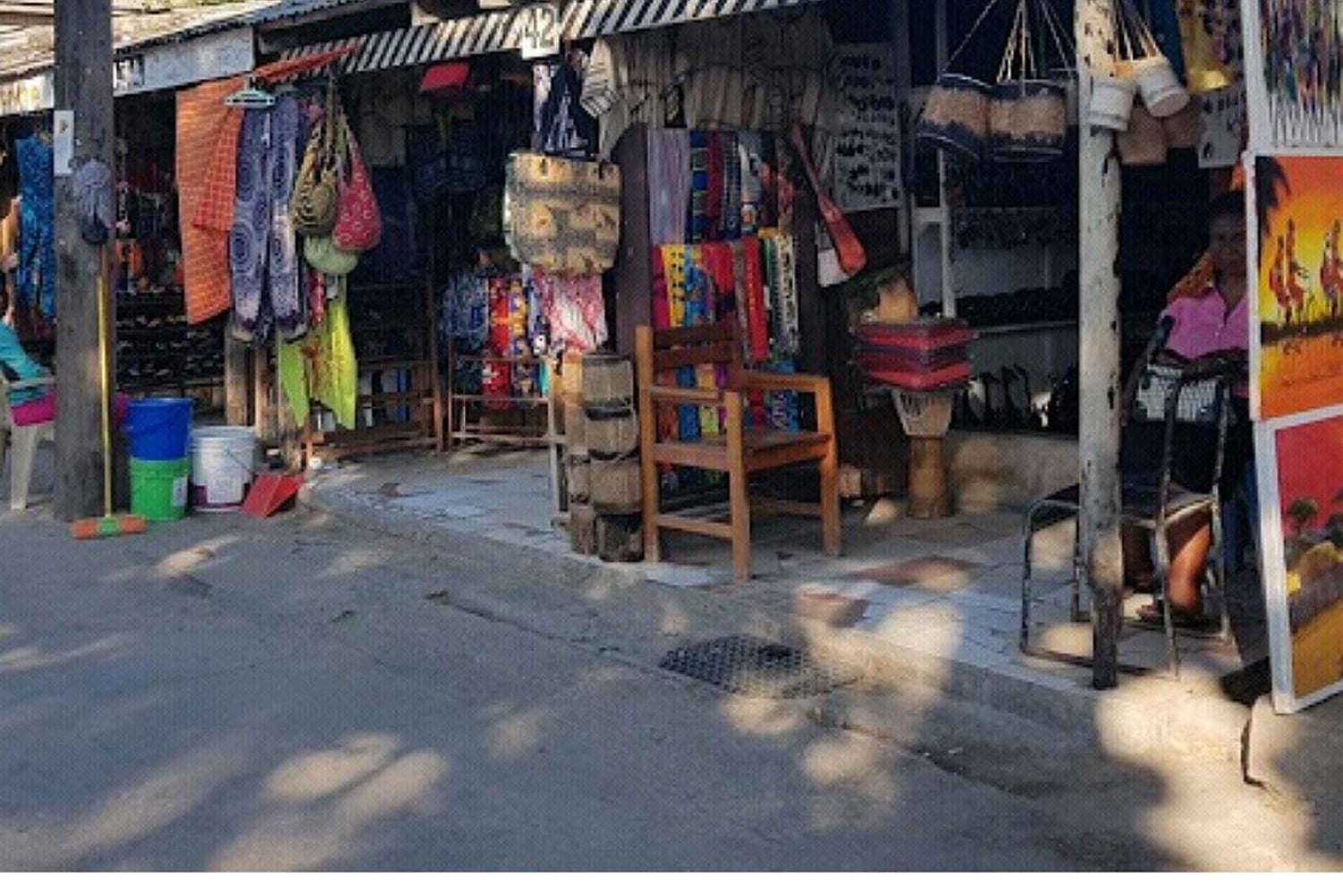 Dar es Salaam: Visita al mercado de arte y artesanía y compras