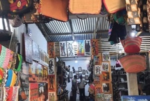 Dar es Salaam: Visita al mercado de arte y artesanía y compras
