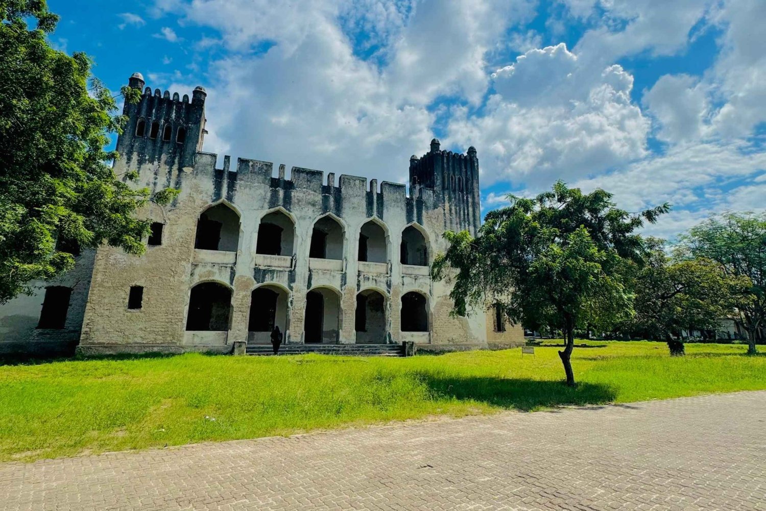 Dar es Salaam: Bagamoyo Arts, History & Culture Day Trip