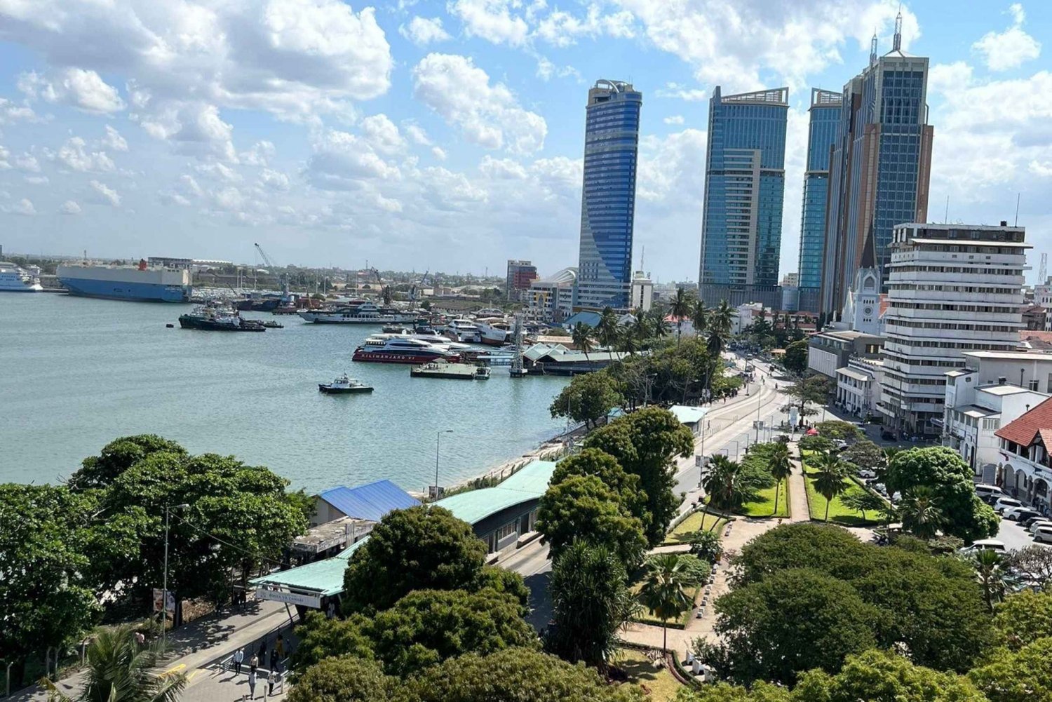 Explorações do centro da cidade de Dar es Salaam