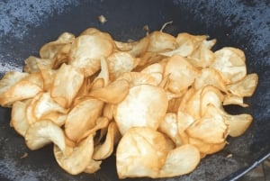 Dar es Salaam: Tuktuk-tur til Coco Beach med street food