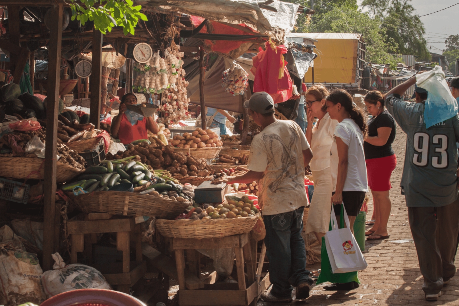 ダルエスサラーム：魚市場、生鮮市場、アートマーケットツアーをご案内します