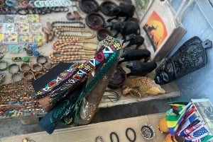 ダルエスサラーム：魚市場、生鮮市場、アートマーケットツアーをご案内します