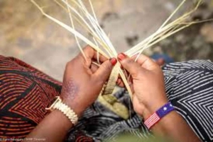 Dar es Salaam: Rattanveving med lokale håndverkere